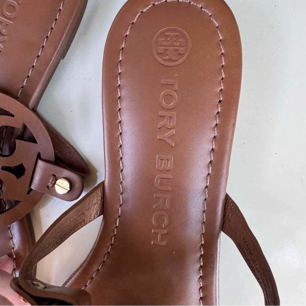 New Tory Burch Brown Leather Miller Sandals Size 7.5 Flat Thong Shoes for Women - Picture 4 of 14